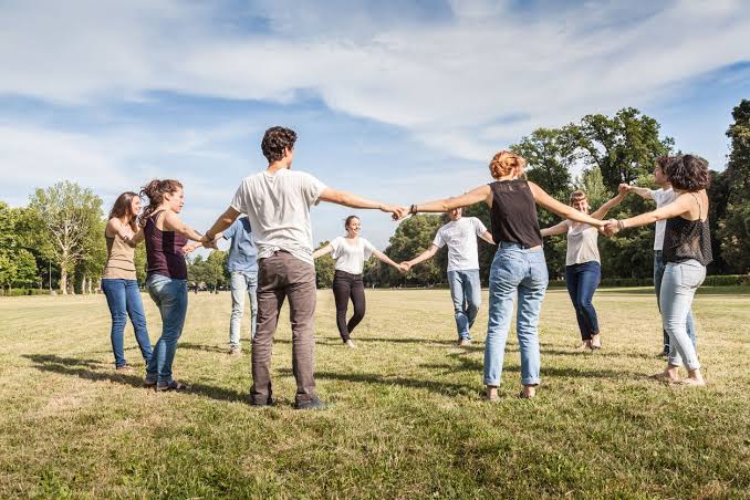 Grupo realizando una actividad de activación